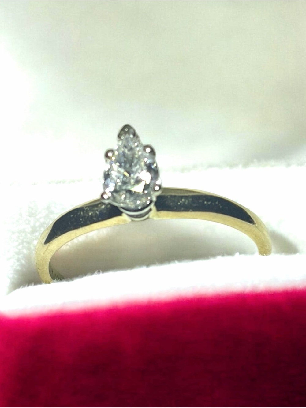 Beautiful 1/2 CTW 14k Gold Diamond ring stamped and tested.